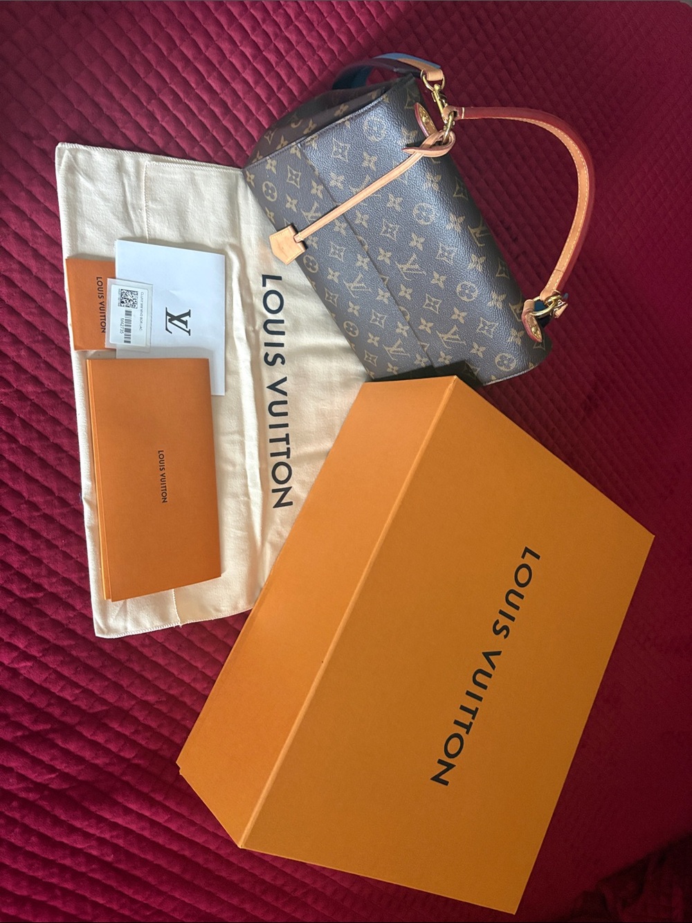 Louis Vuitton Cluny MM Monogram Canvas Messenger Bag with Blue Strap Accent - Picture 8 of 9